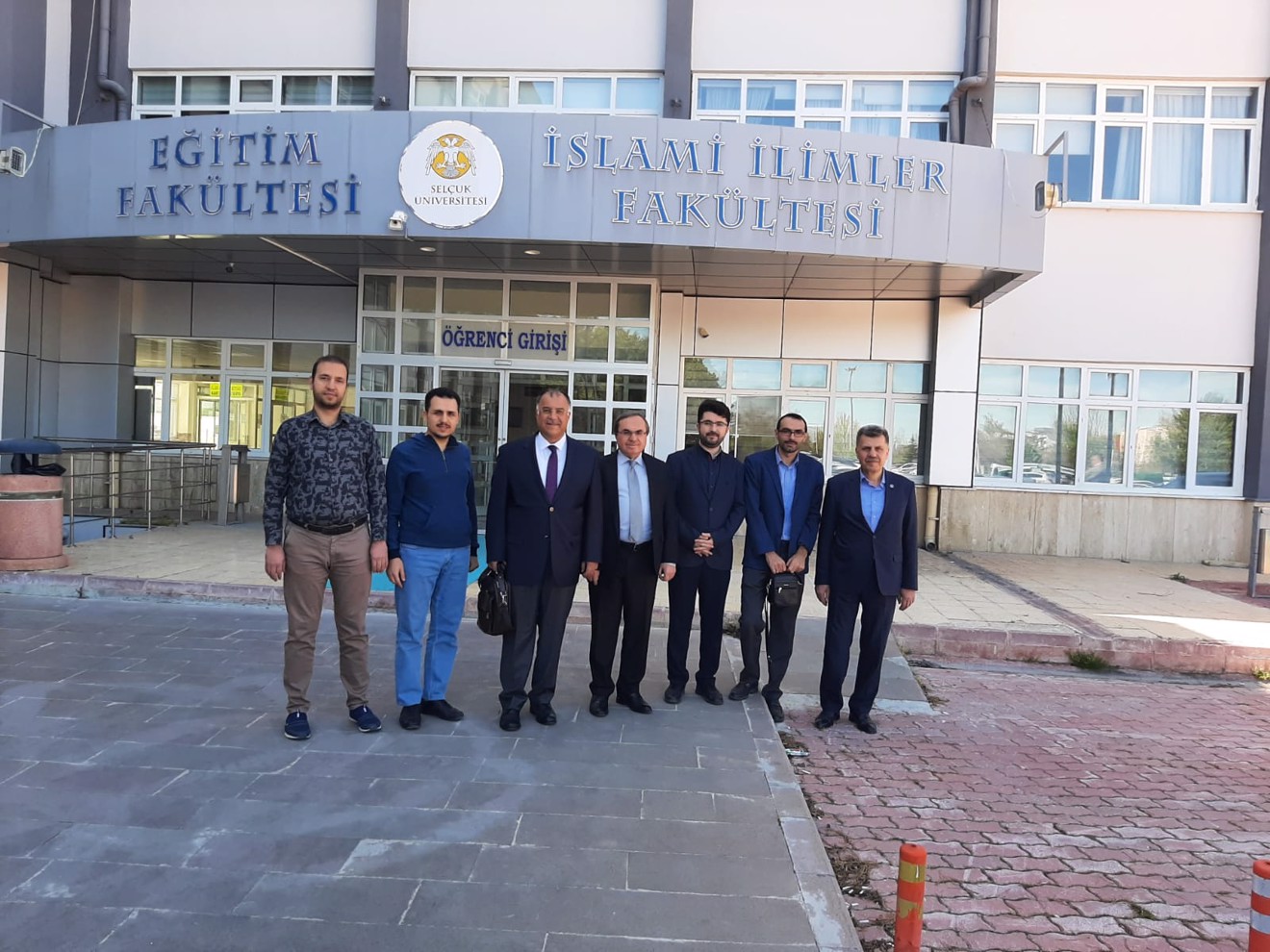 Necmettin Erbakan Üniversitesi A.K. İlahiyat Fakültesi Dekanı Prof. Dr. Kamil GÜNEŞ'ten fakültemizi ziyaret etti.